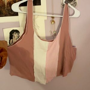 Cropped tee- tri colored v-shaped